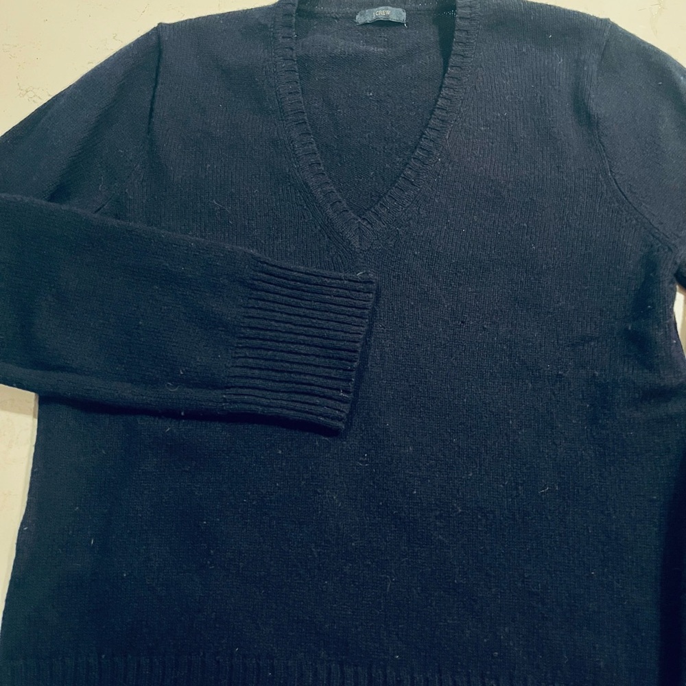 Lambswool V-Neck long sleeve sweater